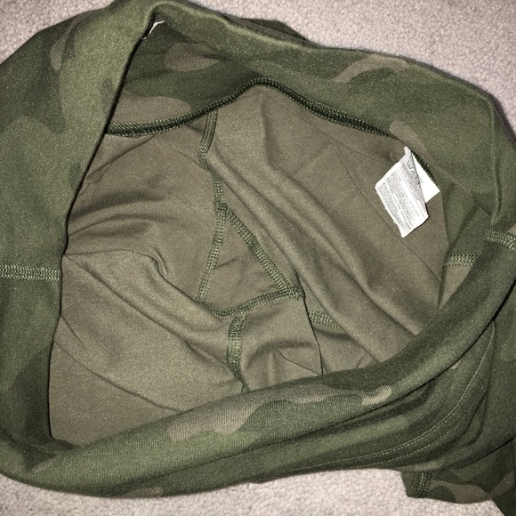 Old Navy Camo High Rise Leggings - Picture 3 of 6